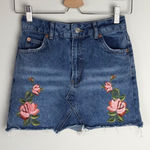 Topshop  Denim Mini Skirt Floral Embroidered Jean Skirt Blue Size 2 Photo 0