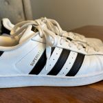 Adidas  Women’s shoes superstar la marque aux 3 bandes  Photo 1