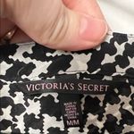 Victoria's Secret Women's Black and White Houndstooth Silk Top Size Medium Photo 5