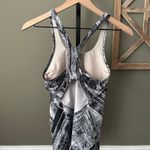 Lululemon  Tank Heat Wave Size 6 Built in Bra Photo 1