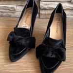 Bella Vita  Women's Black Velvet Heels with Bow Photo 0