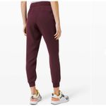 Lululemon  On the Fly Jogger *Woven
Cassis Size 4‎ Photo 12