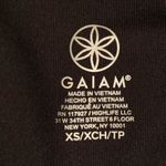 Gaiam Women’s Capri Yoga Pants Photo 4
