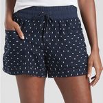 Athleta  Size 6 Cabo‎ Tide Linen 4" Inseam Shorts In Petite Diamond Navy Print Photo 0