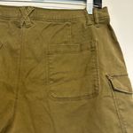 Natural Reflections Women’s Sz: 10  Army Green Cargo Shorts. Stretch Cotton. Photo 13