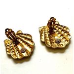 Diane Von Furstenberg Gold tone  vintage seashell clip on earrings. Photo 2
