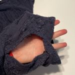 Peace & Pearls textured V-neck T-shirt top Chenille cold shoulder blue small Photo 3