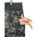 Athleta  Women's Trekkie North Printed Floral Shorts Size 18 Olive Green Photo 7