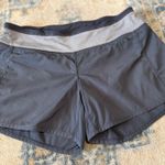 Lululemon  Shorts Grey 4 Size 6  Photo 0