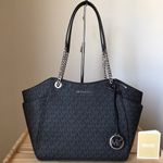 Michael Kors Set Photo 12