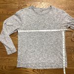 Lacoste light weight sweatshirt. Size Large. Unisex Photo 5
