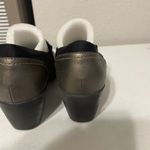 Clarks Womens 9.5 Slip On Two Tone Shoes Dark gold and black Photo 7