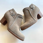 Clarks  Soft Cushion Taupe Gray Suede Womens Size 8.5M‎ Ankle Boots Shoes Photo 0