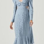 ASTR NWT  LAINIE LONG SLEEVE CUTOUT MIDI DRESS Size M Photo 0
