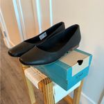 Toms  Briella black leather flat - size 8 (New) Photo 1