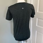 Lululemon  swiftly green Women's athletic Top t-shirt size 8 Photo 1