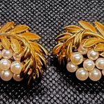 Trifari Vintage Crown  Gold Tone Wheat Ears Leaf & Pearl Clip-On Earrings Mint Photo 0
