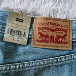 Levi's NWT Women's 94 Baggy Jean Shorts Photo 5