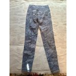 Lululemon Stop Drop and Squat Tight Luxtreme Area Ice Grey Size 6 Photo 2