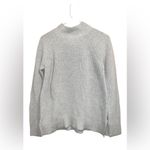 Gap Women’s  Light Gray  Sweater. Photo 2