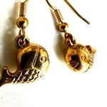 Gold tone fish earrings Photo 4
