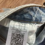 Guess NWT   Aura Distressed Slit Denim Shorts Light Wash Size 30 Photo 3