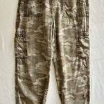 American Eagle EUC XS  Casual Army Print Camo Cargo Pants 6 Pockets Jogger Photo 0