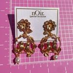 Noir gold tone flower lover birds with pearl drops earrings Photo 3