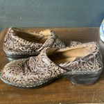 Born concept B O C  WOMEN'S sz PEGGY CLOG BROWN TOOLED LEATHER SLIP ON Photo 6