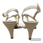 Steve Madden Bragg White Thong Heels, Size 7.5 Photo 2