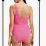 Good American Women’s XS Always Fits One Shoulder Swimsuitsuit Textured Hot Pink Photo 9