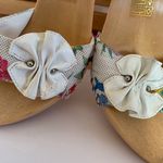 Vintage Tan/White Trendy Wood Mimic Heels Floral Sandals Tan Size 6 Photo 5