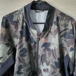 Skechers Floral Camo Bomber Jacket Women Size XL Lightweight Full Zip Gym Travel Photo 3