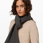Lululemon All Ease Winter Scarf Heathered Cassis & Black NWT Photo 1