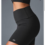 Alo Yoga Alo 5" Airbrush High wasted black biker shorts Photo 1