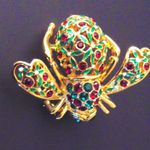 Joan Rivers HOLLY JOLLY BEE PIN BROOCH Holiday Christmas Holly Berries Green Red Photo 1