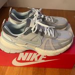 Nike  V2K Run Sneakers Light Bone/Mtlc Platinum Size7.5W/6 M Photo 0