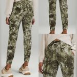 Lululemon Ready to Rulu High-Rise Jogger
Diamond Dye Light Sage Medium Olive 10 Photo 2