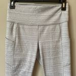 Athleta Women's Small High Rise Jacquard Mesh Chat to Town Capri Crop Leggings Photo 5