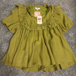 Blushing brunette boutique top Green Photo 0