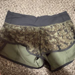 Lululemon Camo  shorts Photo 3