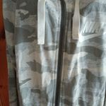 Camo zip up hoodie size medium white Camo classic Nike sweatshirt workout Photo 3