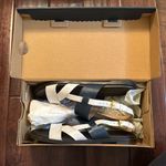 Cole Haan NEW IN THE BOX  fawn sandal blue wing teal sandals size 5.5 Photo 3