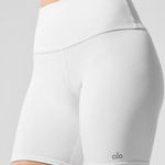 Alo Yoga  Womens 7" High Waist Biker Shorts Size XS White Workout Activewear Gym Photo 0