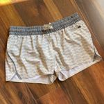 Vuori  2.5” Clementine Arhletic Lined Shorts Mini Pocket Drawstring Waist Printed Photo 0