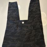 Vuori Heather Charcoal Gray Athletic -High Waisted Soft leggings Camo size Small Photo 2