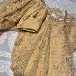 The Outfit Golden  Photo 0