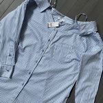 New York And Company Off the Shoulder long sleeve blouse Photo 2