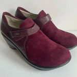 Jambu JBU Vegan Suede clogs Burgundy Maroon Size 9.5 GUC! Nurse Nursing Shoes Photo 0