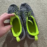 Nike  Roshe Run Gray Camo w/ Neon Green Sneakers Women's Size 7.5 Running Shoes Photo 7